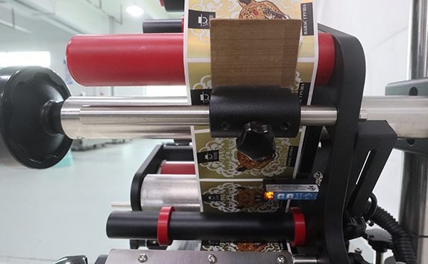 平面貼標(biāo)機(jī),貼標(biāo)機(jī),全自動貼標(biāo)機(jī)