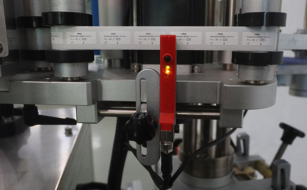 滾貼貼標(biāo)機,貼標(biāo)機,全自動貼標(biāo)機