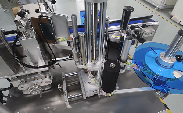 圓瓶貼標(biāo)機(jī),貼標(biāo)機(jī)設(shè)備,全自動貼標(biāo)機(jī)