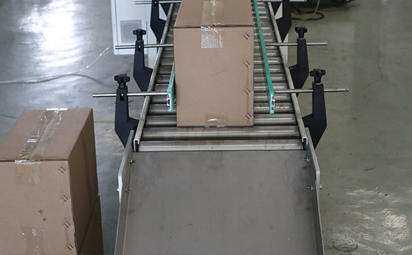 自動(dòng)折蓋封箱機(jī),封箱機(jī),封箱機(jī)廠家