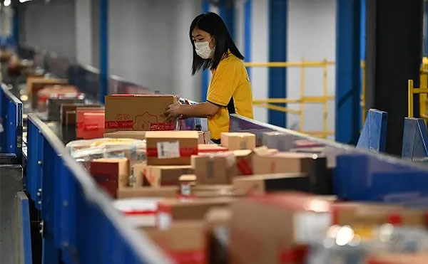 快遞包裹分揀機,包裹分揀機,快遞分揀設備,佼佼者自動化